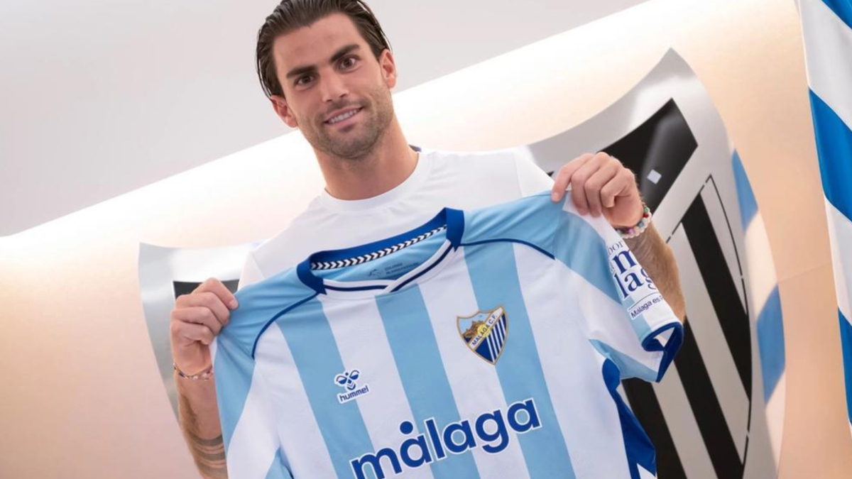 El Málaga cierra su delantera con la renovación de Eneko Jauregui