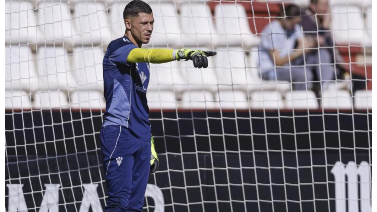 El Granada cierra el fichaje de Raúl Lizoain para su portería