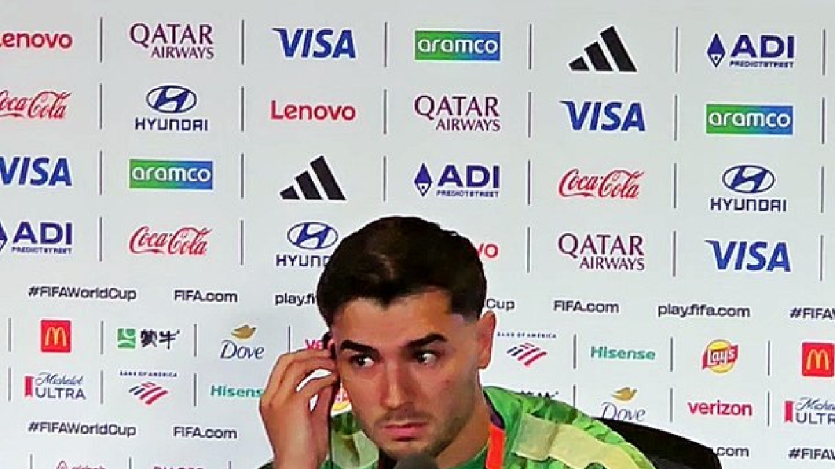 La imperdible reacción de Brahim en rueda de prensa tras una discusión entre periodistas