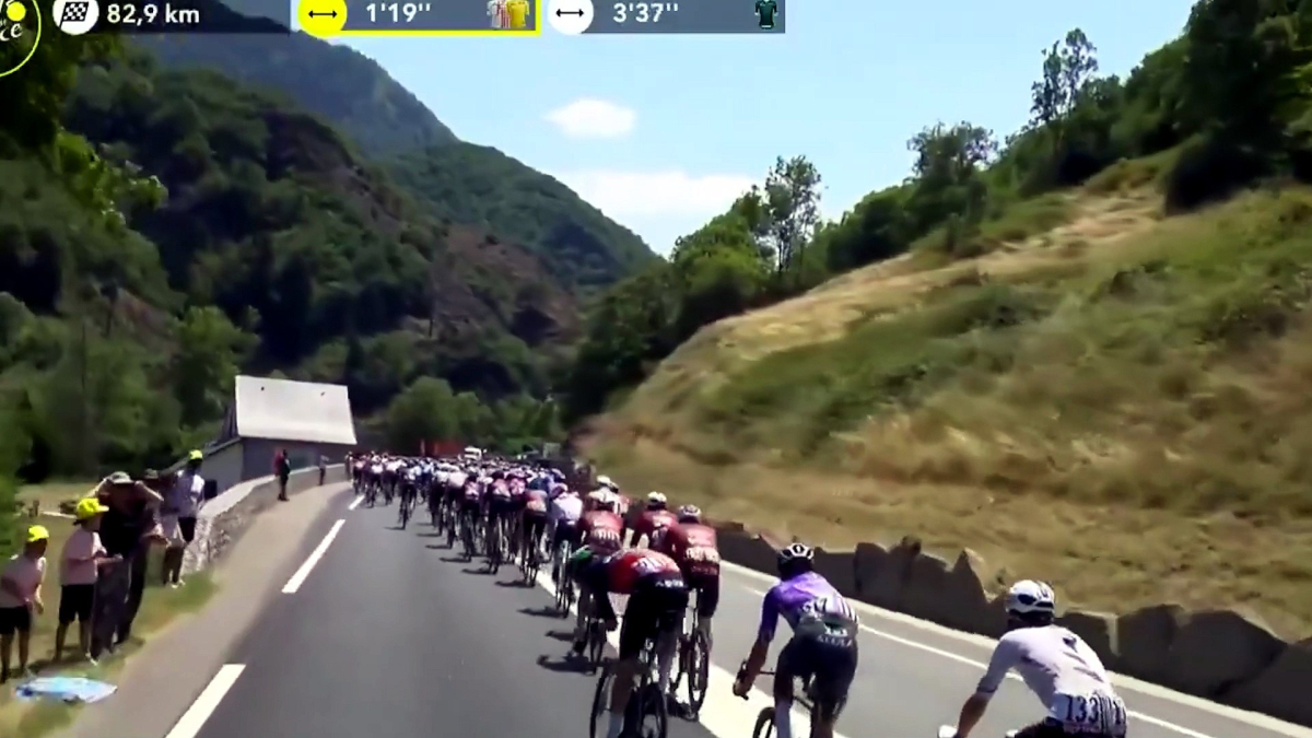 La dureza del Tour de Francia: ¡Daan Hoole vomita sobre la bicicleta!