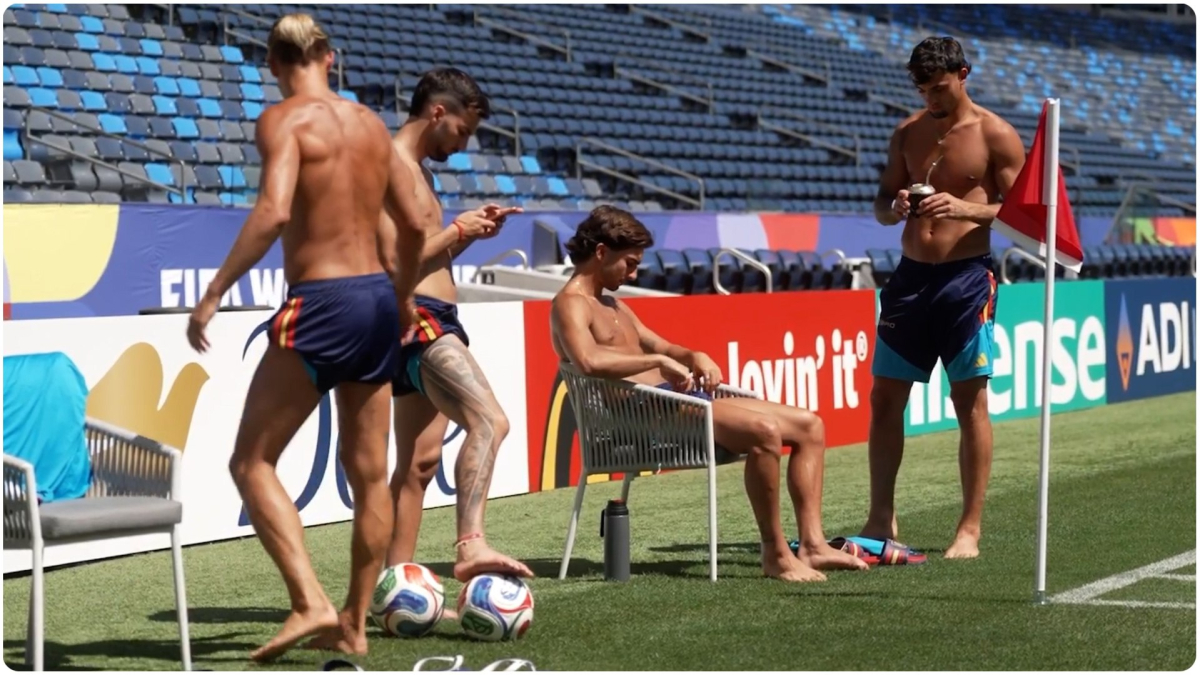 La Selección Española al más puro estilo Marcos Llorente: sesión de sol y vitamina D