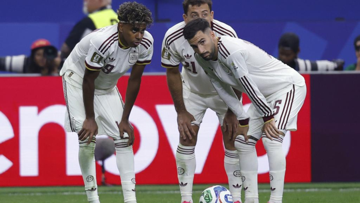 La camiseta blanca de España arrasa en ventas
