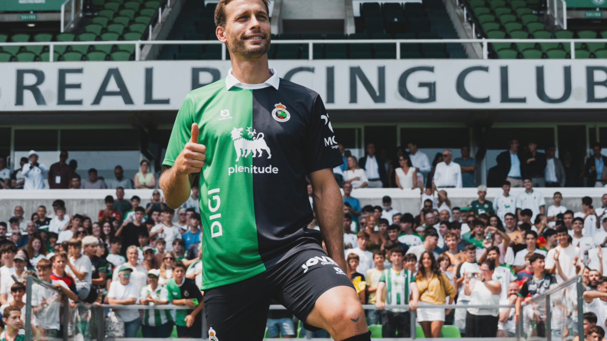 El Racing inicia la pretemporada con Sergio Canales como principal incorporación
