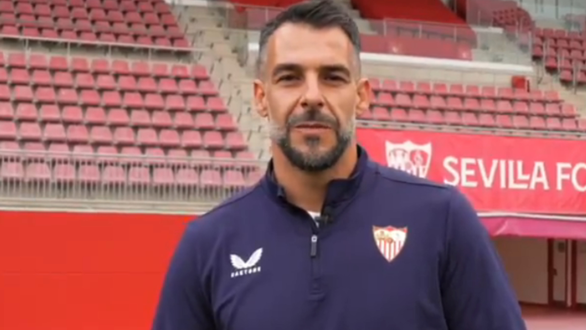 Álvaro Negredo se incorpora al cuerpo técnico del Sevilla Atlético