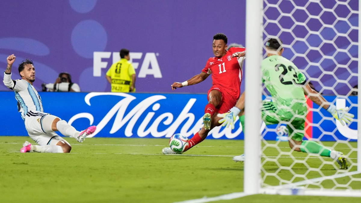 Ndoye marca el empate momentáneo en el partido Argentina - Suiza