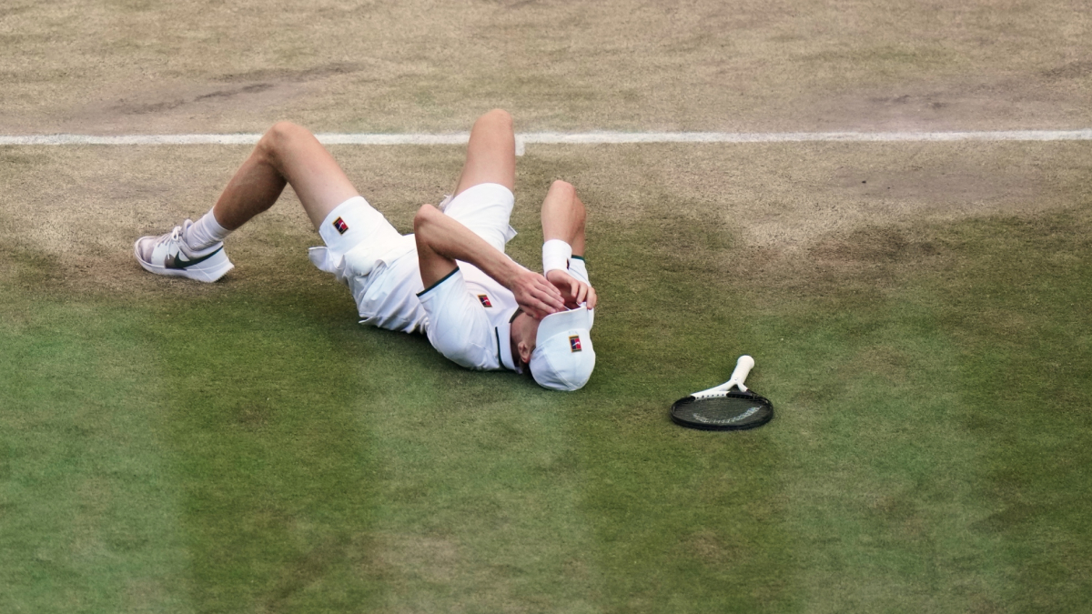 Sinner dibuja un 100 en Wimbledon para retener la corona ante Zverev