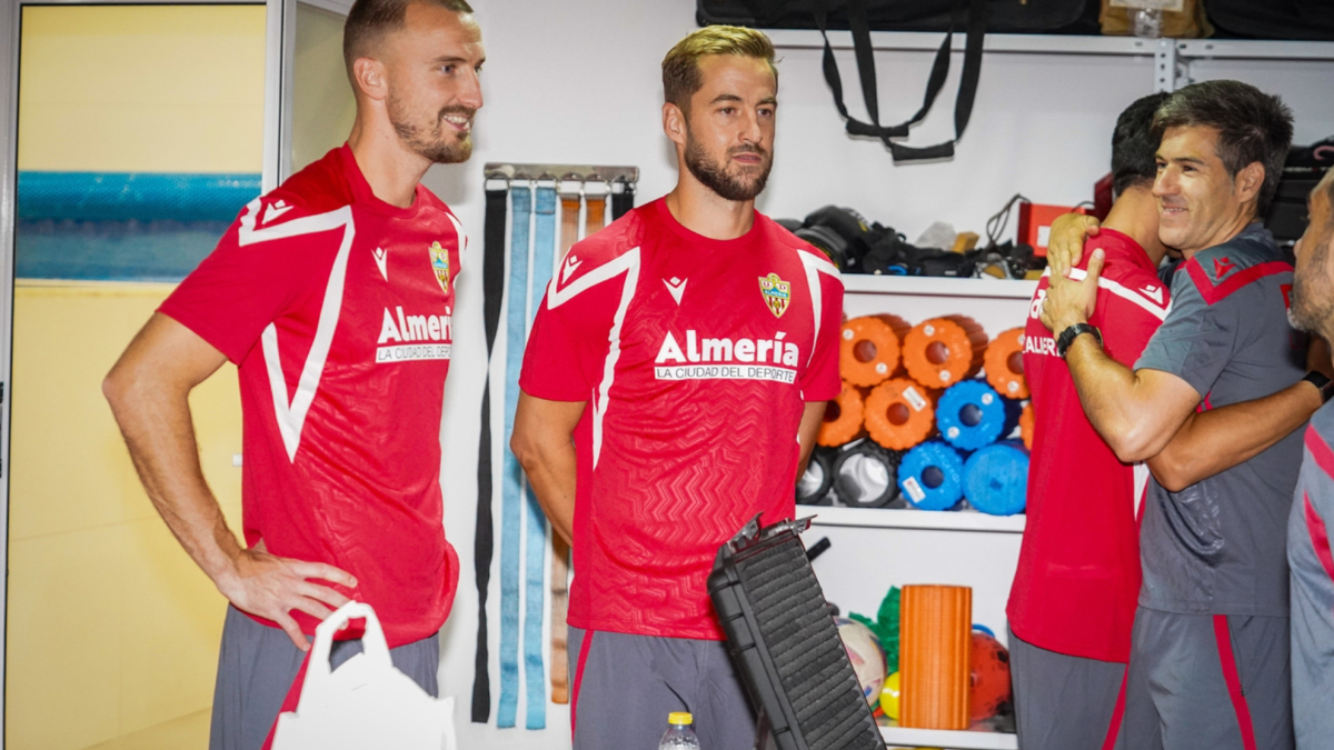 El Almería inicia la pretemporada con García Pimienta al mando