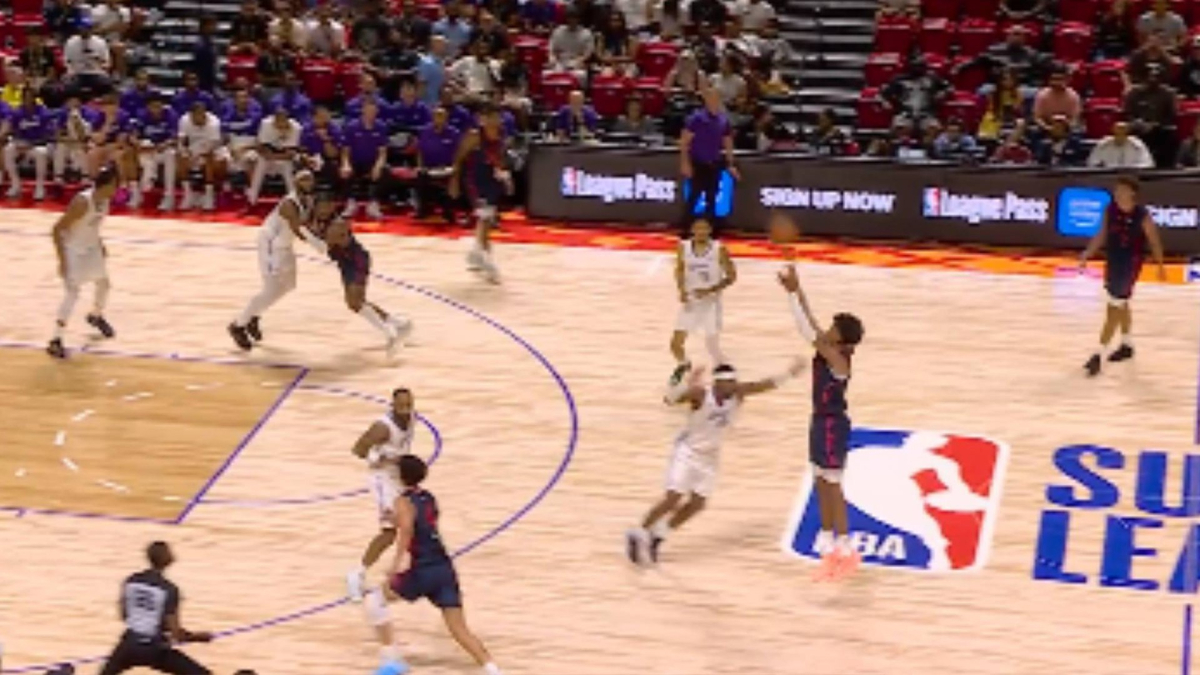 Baba Miller plasma que es un jugador NBA de 9,6 millones: triple desde el logo y dobles dígitos