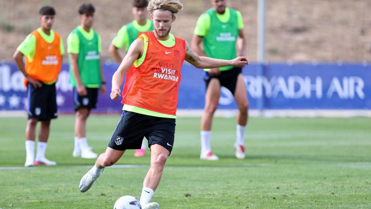 Hjulmand se posiciona en el primer once del verano