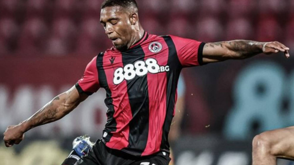 Exjugador del Liverpool se declara culpable de violencia de género contra su exnovia