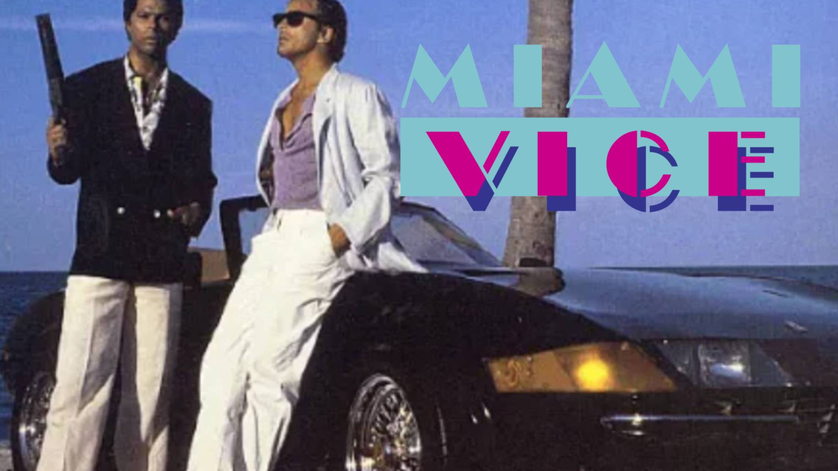Un falso Ferrari Daytona distrutto da un misil Stinger durante un episodio di Miami Vice, con Enzo Ferrari che reagì con una richiesta legale
