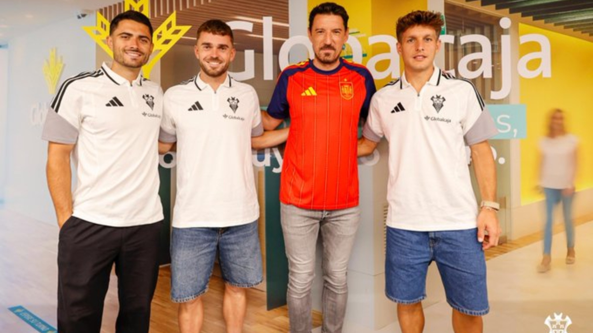 El Alba lanza un triple en la presentación de sus refuerzos