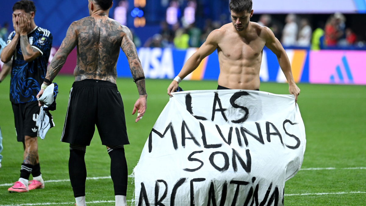 Los jugadores de Argentina reclaman la soberanía de las Islas Malvinas tras su victoria en el Mundial