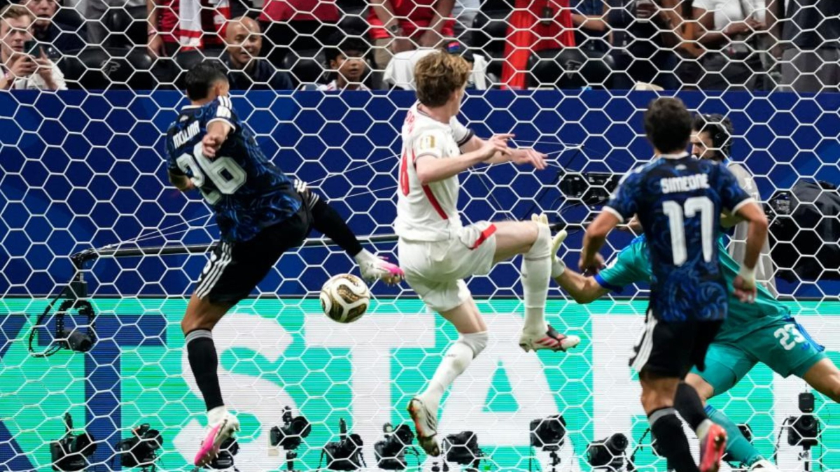 Inglaterra se adelanta con gol de Gordon en el partido contra Argentina