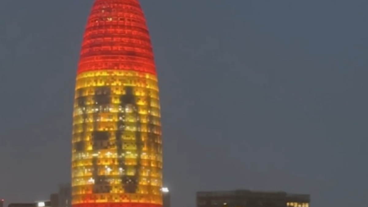 El vídeo de la polémica: ¿por qué se iluminó la Torre Glòries de Barcelona con el mensaje de ‘Campeones’?