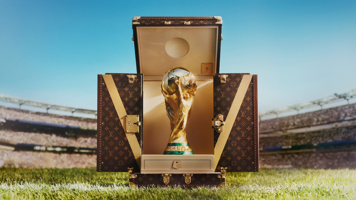 La FIFA presenta el exclusivo baúl de Louis Vuitton para el trofeo del Mundial