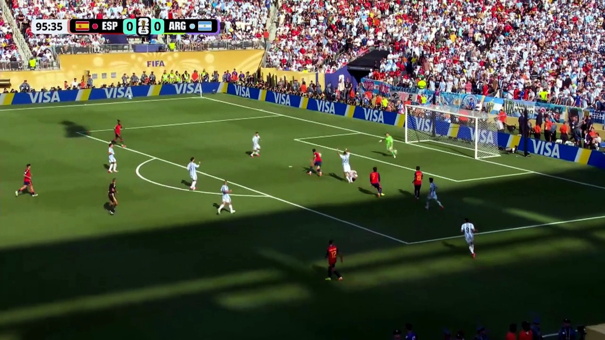 Nadie se lo podía creer: el gol anulado a España por un pisotón involuntario de Merino a Otamendi