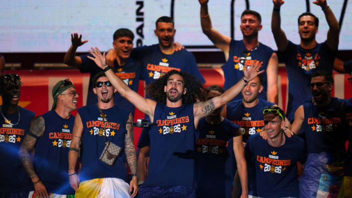Cucurella brilla en la celebración de la selección española