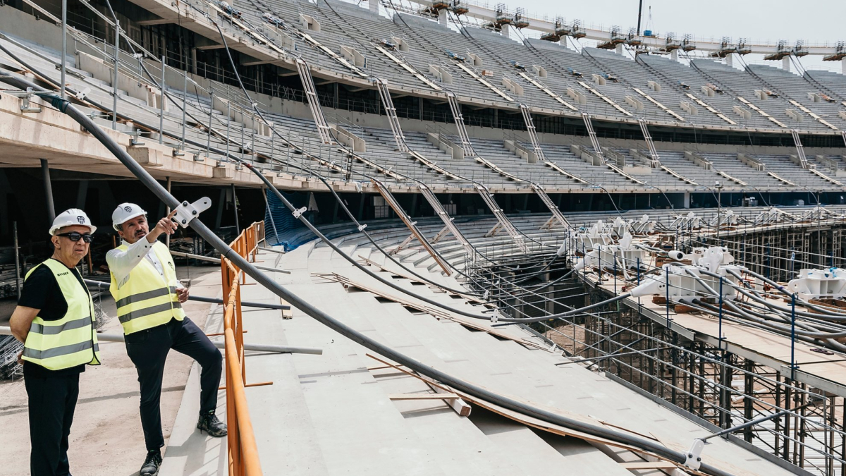 Peter Lim vuelve a Valencia casi siete años después de su última visita y se interesa por las obras del Nou Mestalla – MARCA