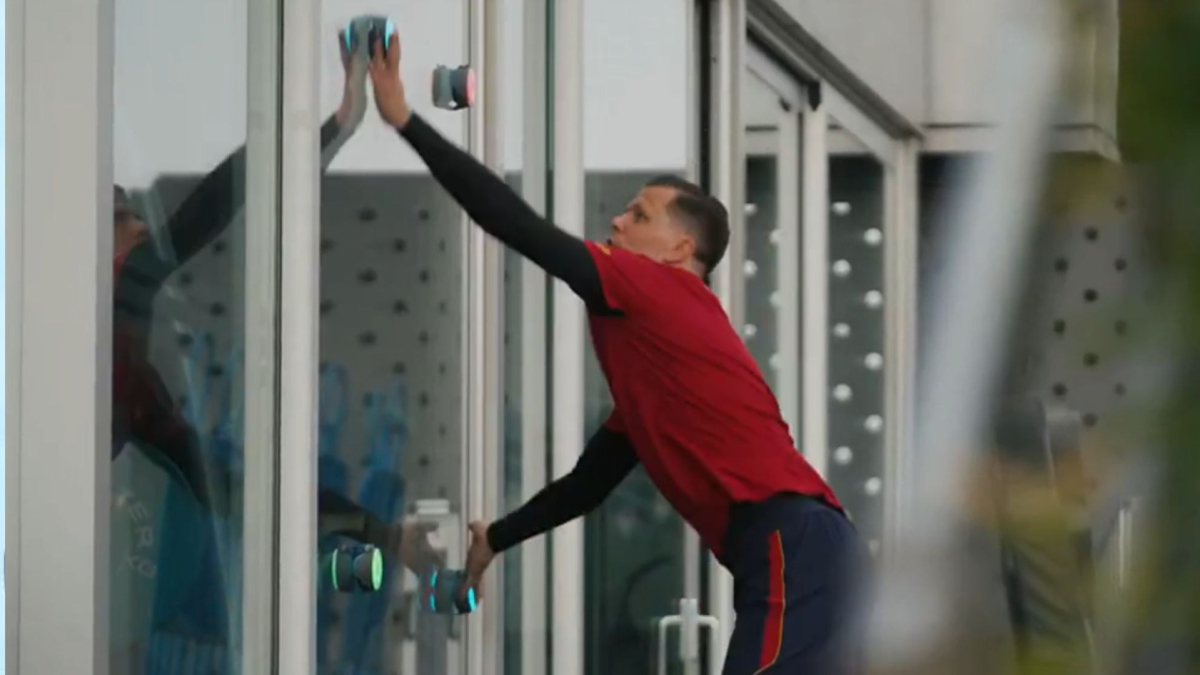 Szczesny pone a prueba sus reflejos con un entrenamiento de alta tecnología