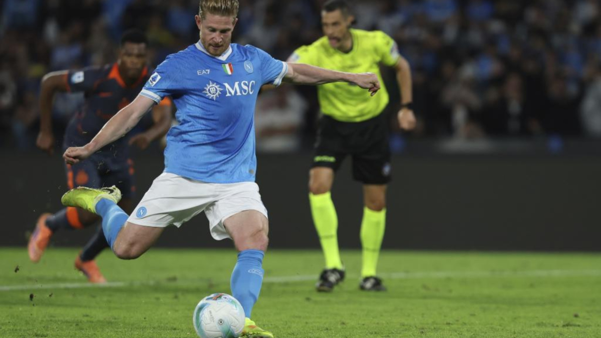 El Nápoles se pone firme con De Bruyne: "Tiene contrato, no tiene que decidir si se queda o se va"