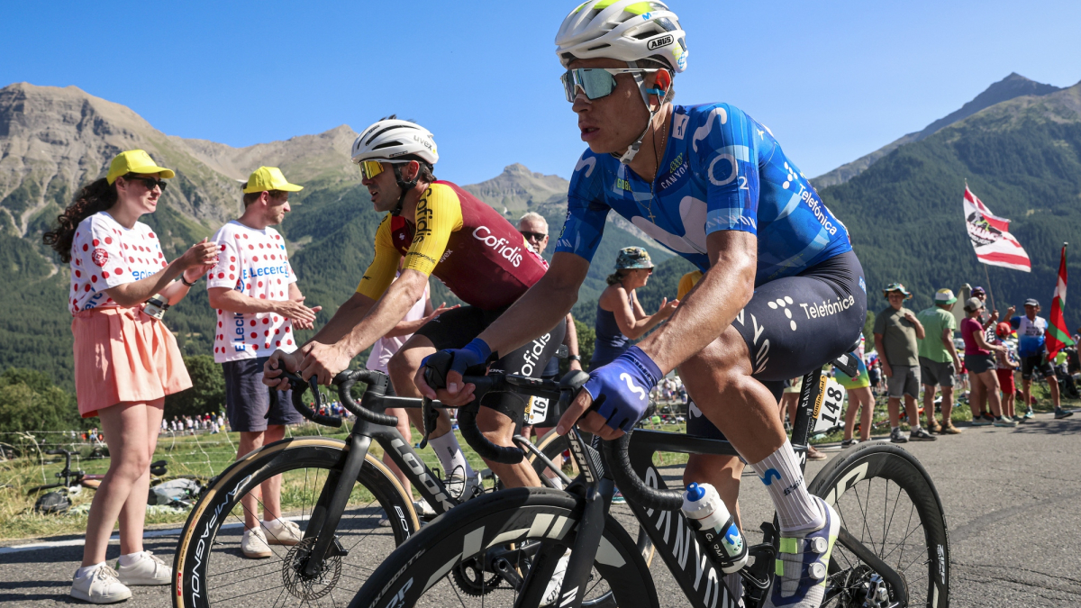 Einer Rubio abandona el Tour tras impactar con el coche de UAE en el Alpe d'Huez