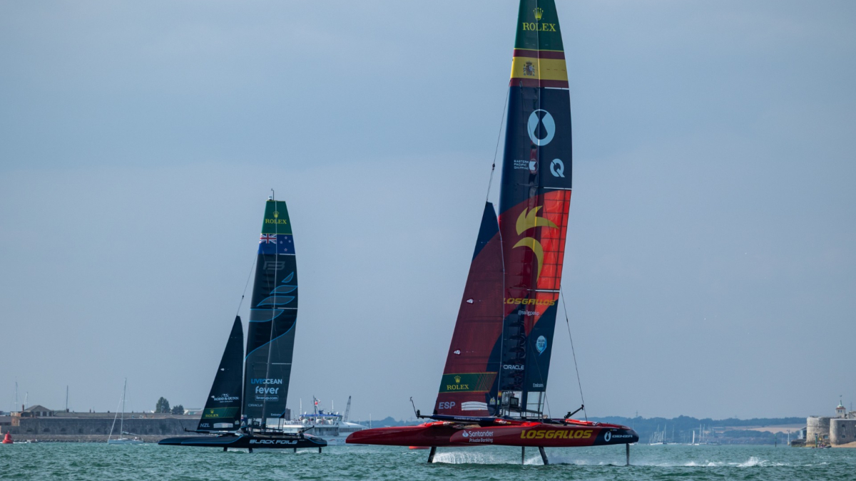 'Los Gallos' brillan en el primer día de carreras en Portsmouth y se asoman a otra final