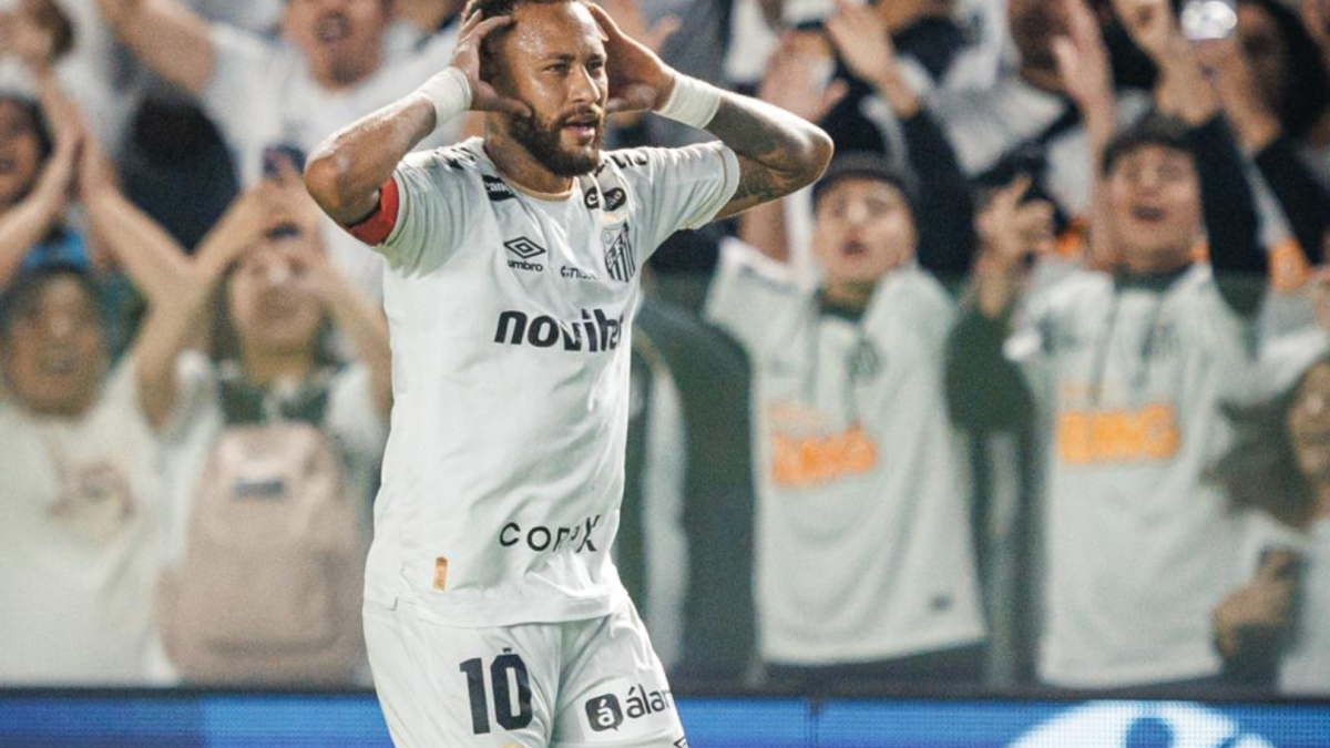 Neymar consigue el empate para el Santos con un doblete en su regreso a la Liga