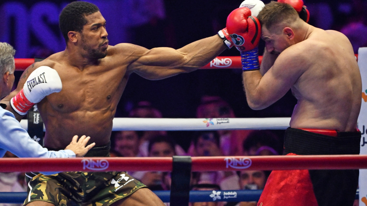 Anthony Joshua noquea brutalmente a Prenga tras sobrevivir a dos caídas