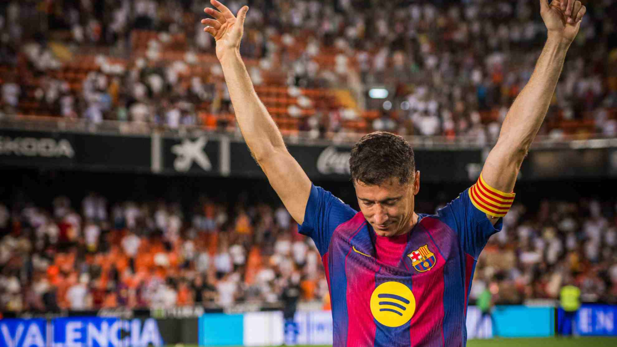 Lewandowski renunció a 200 millones de euros para seguir en el Barça