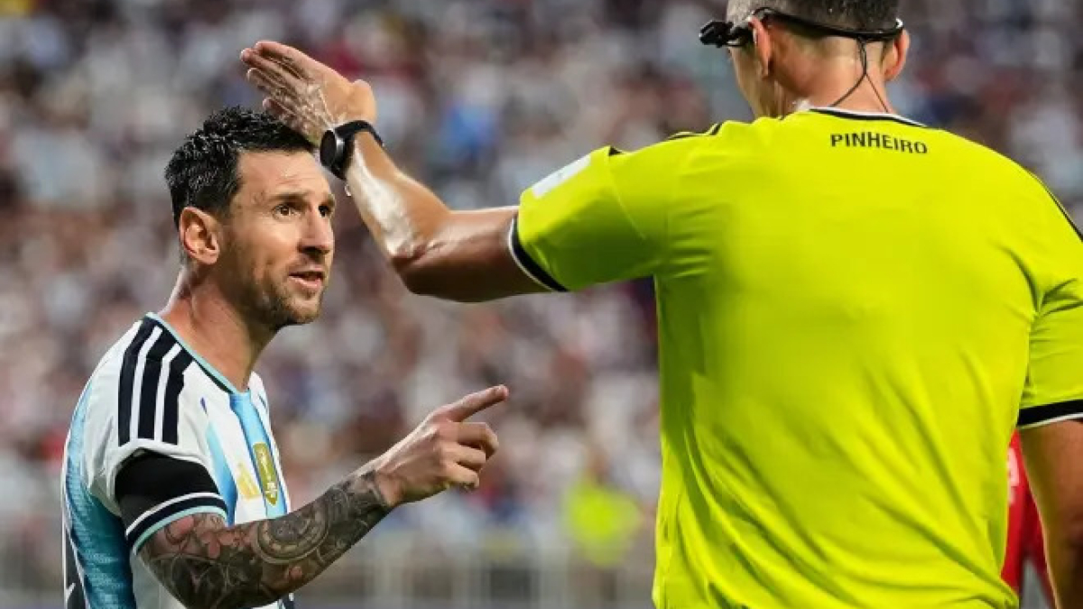 Joao Pinheiro explica la polémica expulsión a Embolo y su cruce con Messi en el Mundial