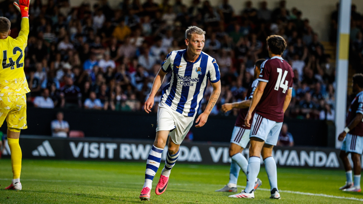 Orri Óskarsson sigue en racha goleadora con un hat trick de amistosos