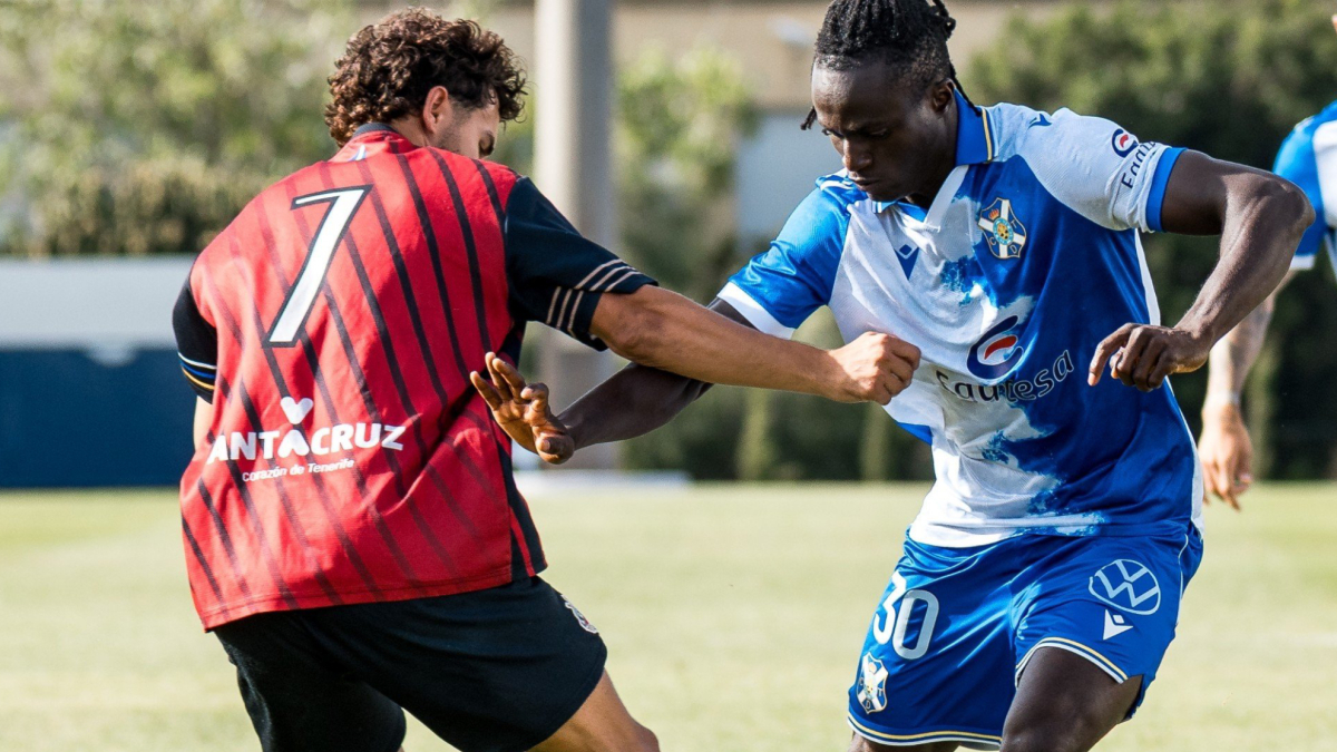 El Tenerife supera al Añaza gracias a los goles de Chapela