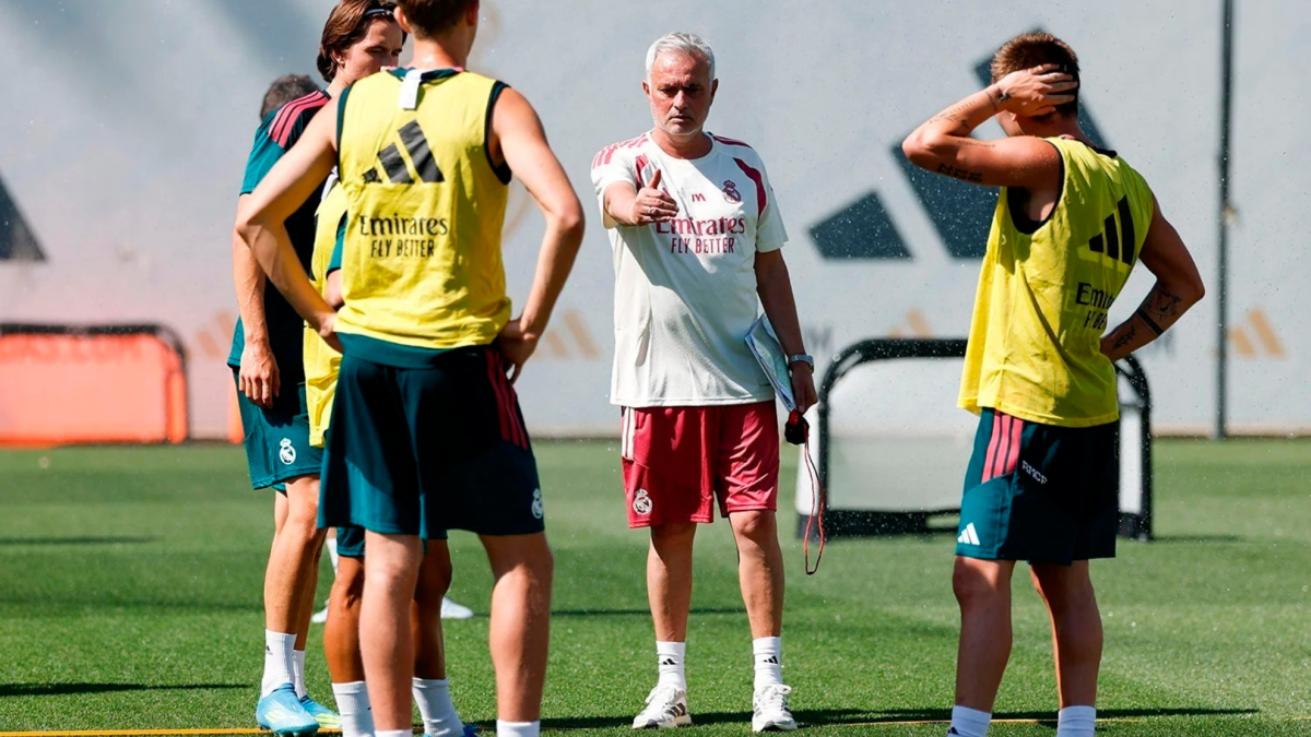 Difesa del Real Madrid in difficoltà con diversi giocatori feriti e un futuro incerto per il tecnico