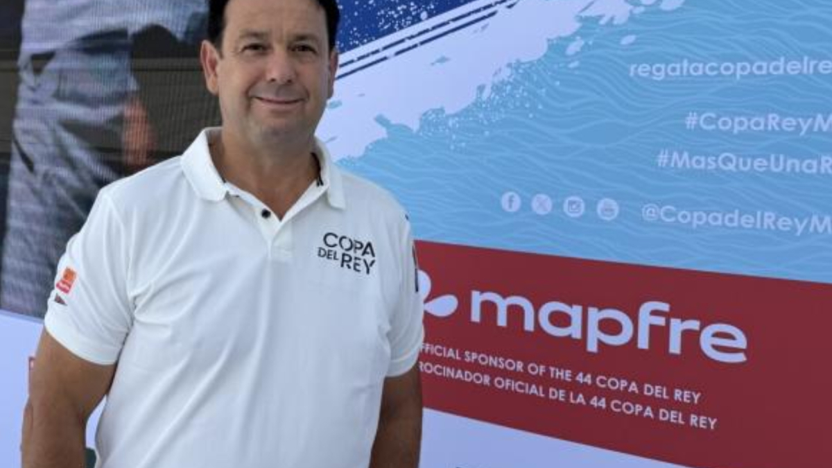 Il re partecipa alla regata di vela, con la presenza del re come partecipante