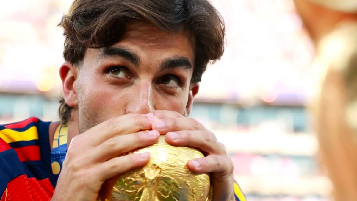 Ferran Torres riceve un omaggio nella sua città natale dopo aver vinto la Coppa del Mondo