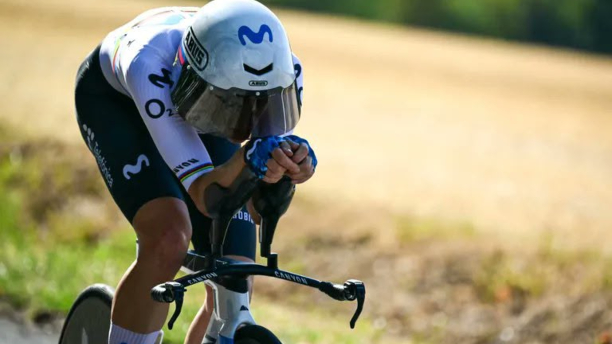 Reusser vuela en la crono, gana la etapa y lleva el amarillo al Movistar Team