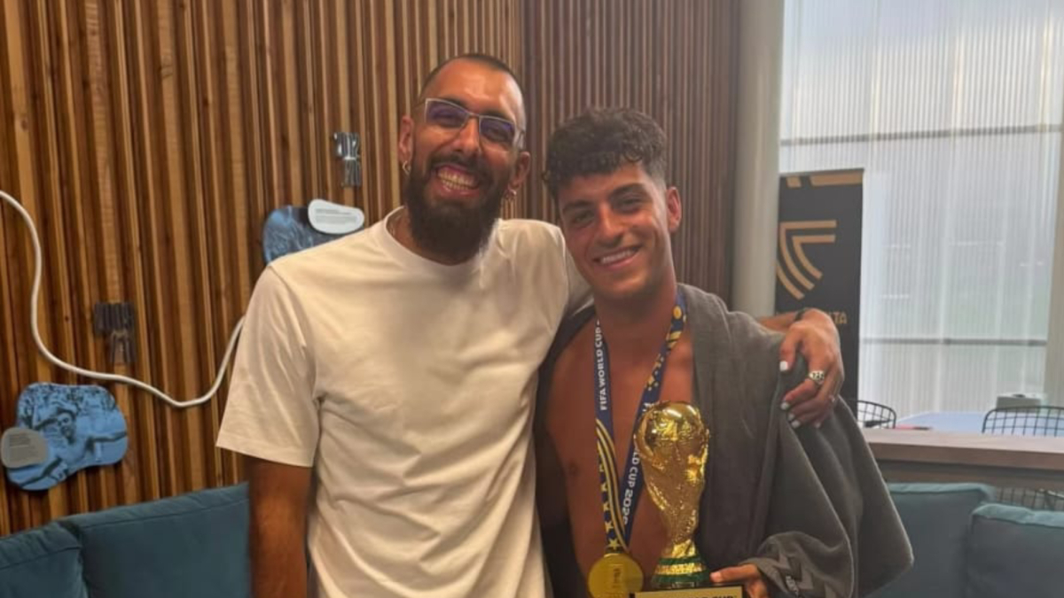 Borja Iglesias se reencuentra con sus compañeros del Celta antes de su regreso