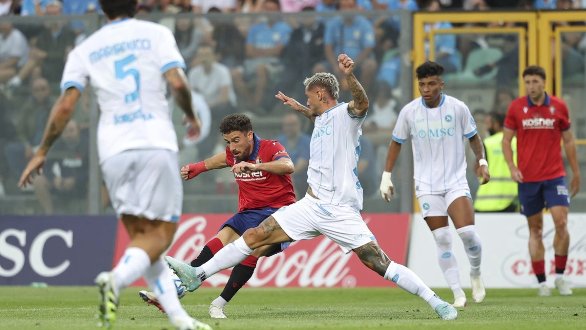 Napoli e Osasuna giocano un amichevole, il Napoli vince 2-1 spezzando la sequenza invincibile degli ospiti