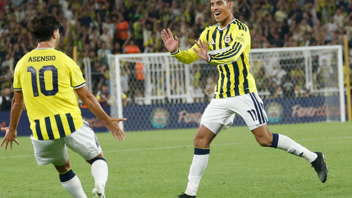 Fenerbahçe si prepara a un nuovo campionato con un team di stelle per vincere la SüperLig