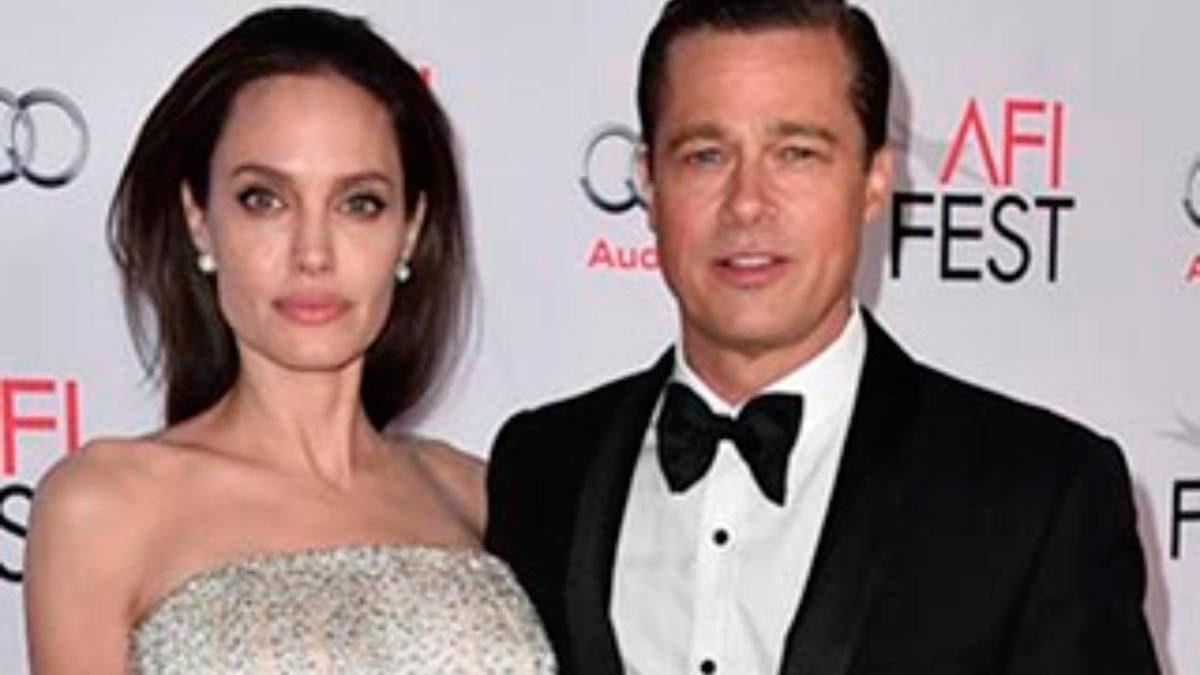 Brad Pitt e Angelina Jolie in una immagine di archivio, con la proprietà di Château Miraval al centro del loro conflitto legale