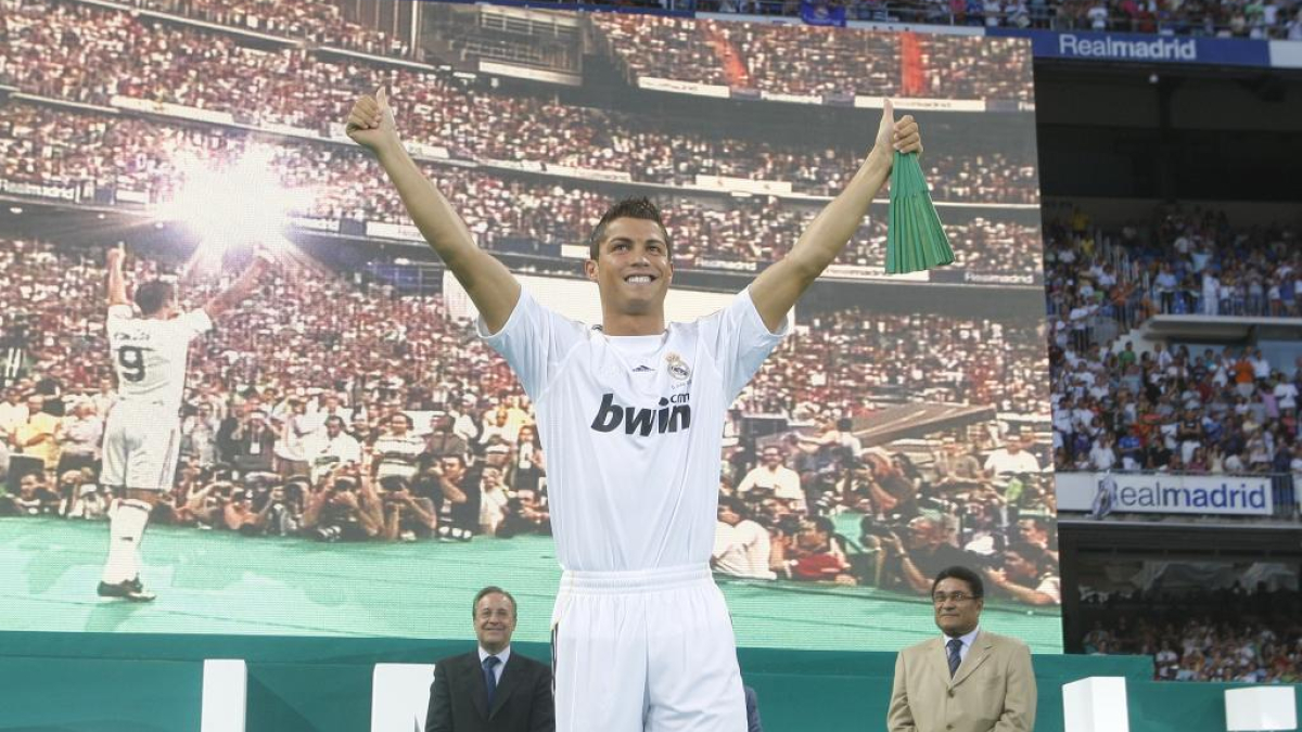 Cristiano Ronaldo e altri calciatori in una lista dei trasferimenti più costosi del Real Madrid