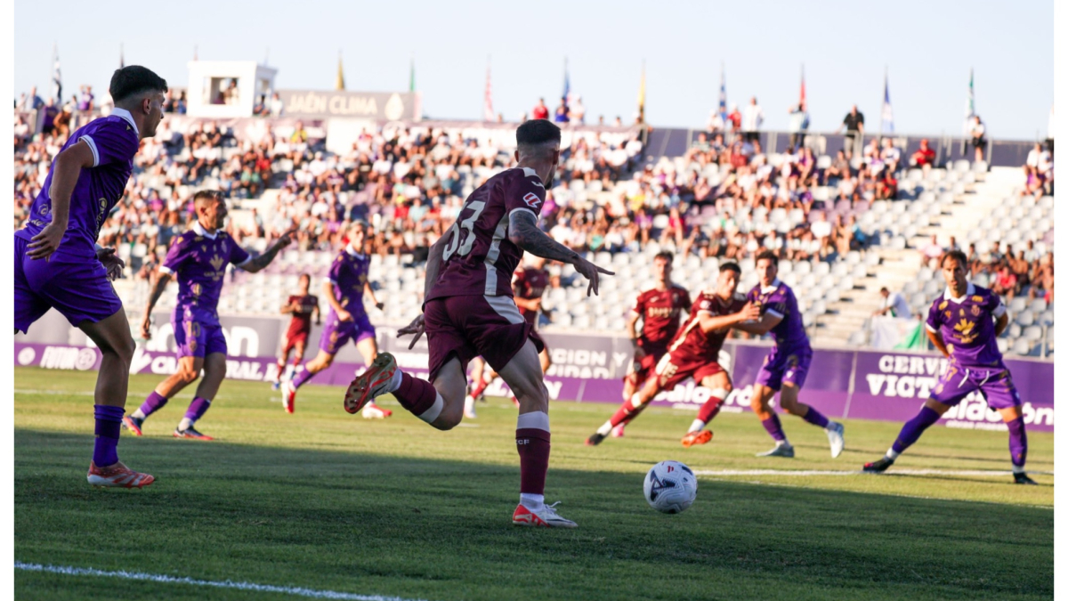 El Córdoba se lleva el Trofeo del Olivo gracias al doblete de Víctor Sánchez