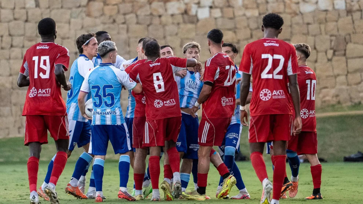 La gresca del Málaga que acabó con Cosmin Contra expulsado