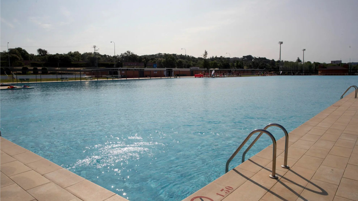 Tragedia in piscina: un bambino uccide il fratellino, il padre lo uccide e il cognato lo ferisce