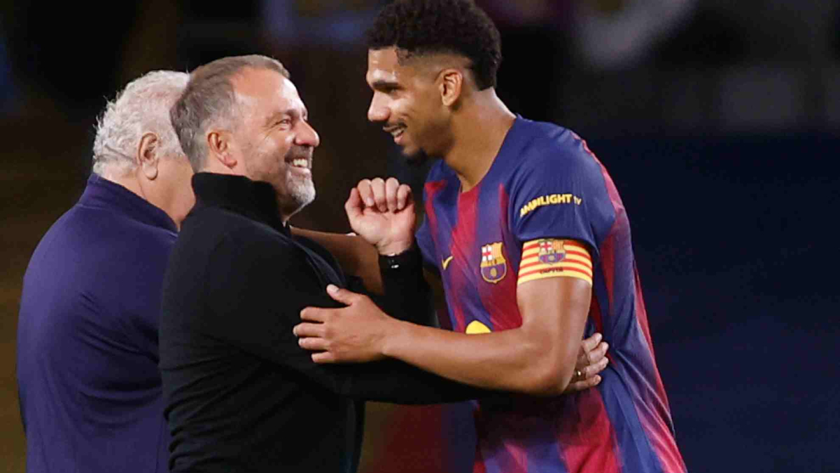 Araujo viaja a Liverpool y el Barça sondea el mercado de centrales