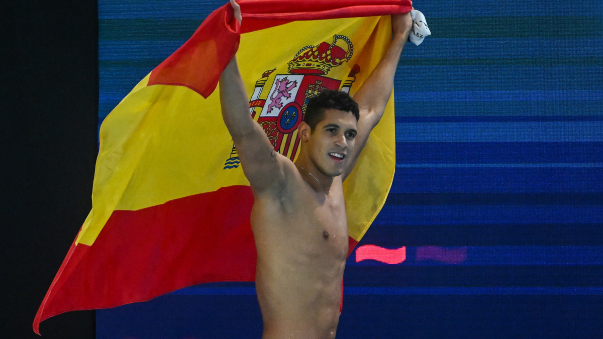 Atleti spagnoli in piscina corta, nuoto, competizione internazionale, podio, nuotatori