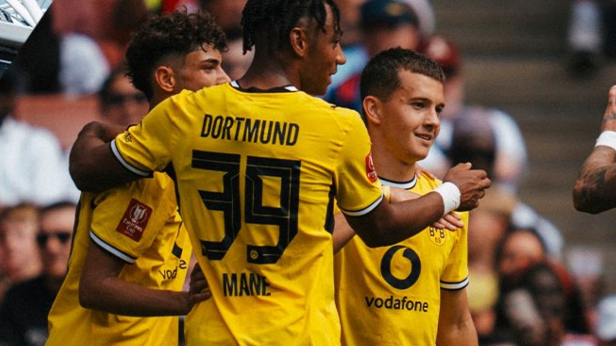 El Borussia Dortmund sorprende al Arsenal con su joven talento