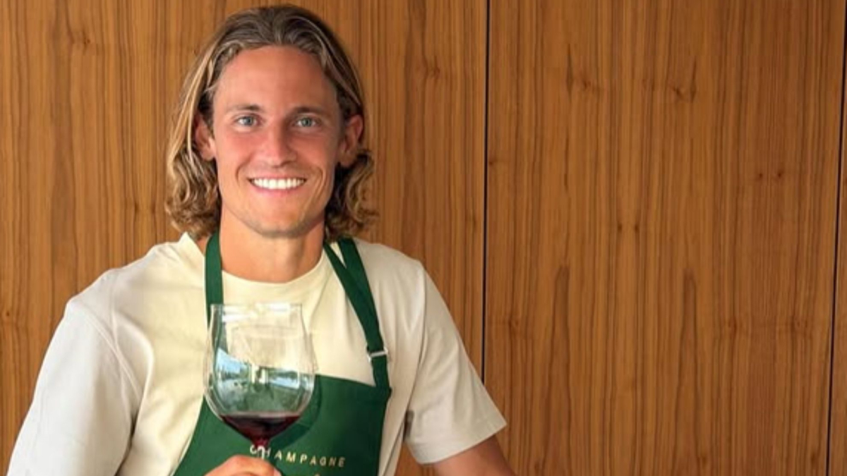 Marcos Llorente mostra una luce rossa in un ascensore durante le vacanze