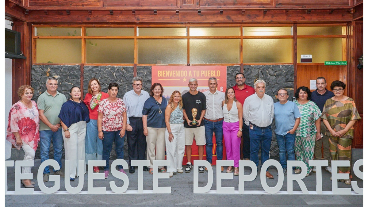 Pedri recibe homenaje en su pueblo natal y su padre desvela por qué eligió la UD Las Palmas